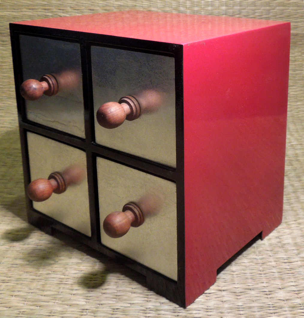 Kazeta se čtyřmi šuplíčky