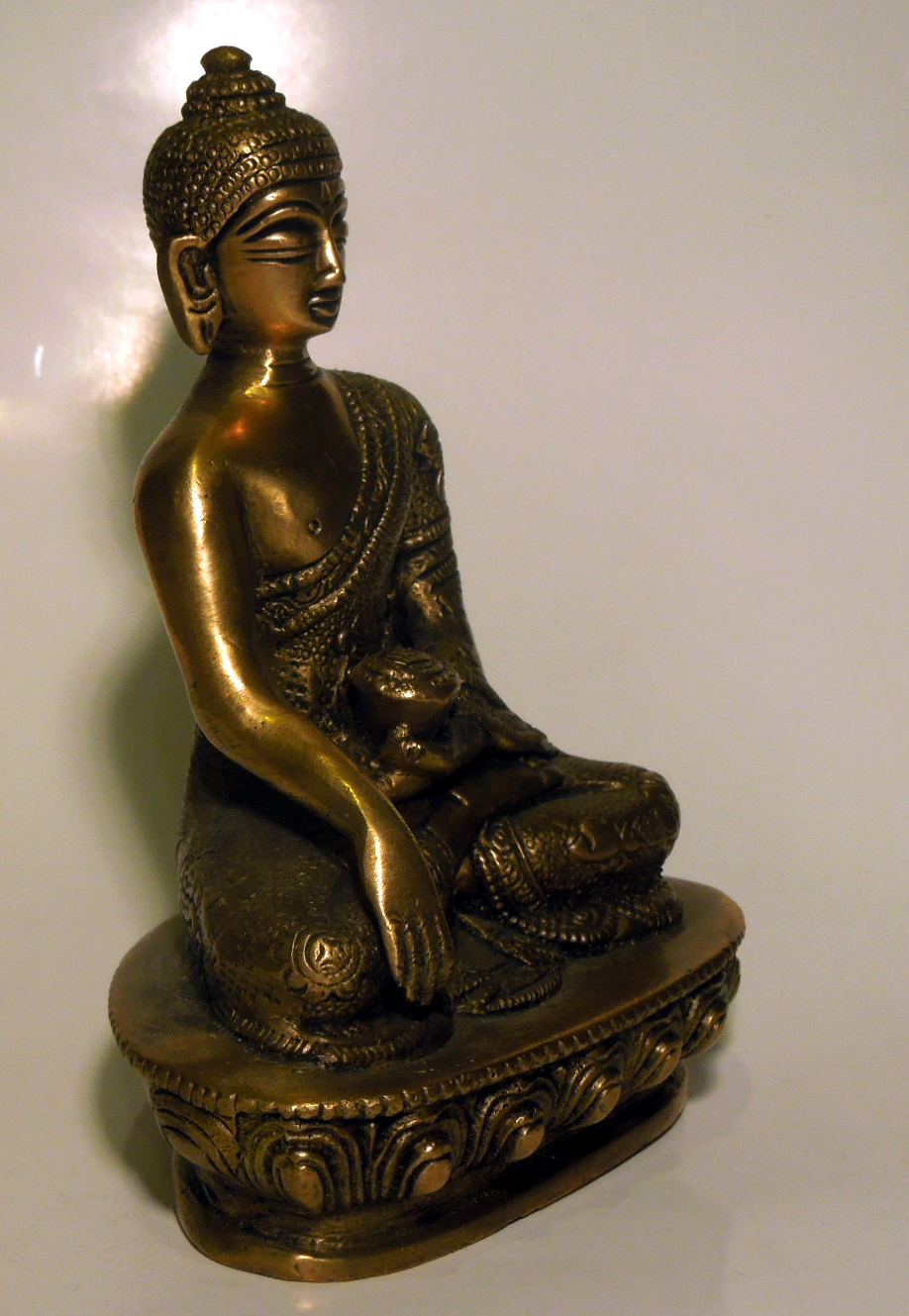 Buddha s gestem probuzení