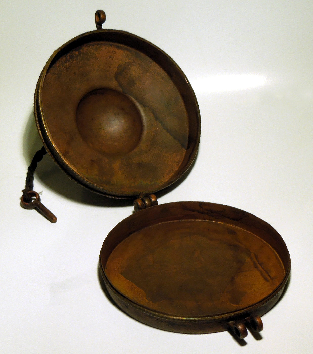 Měděná schránka na činelky