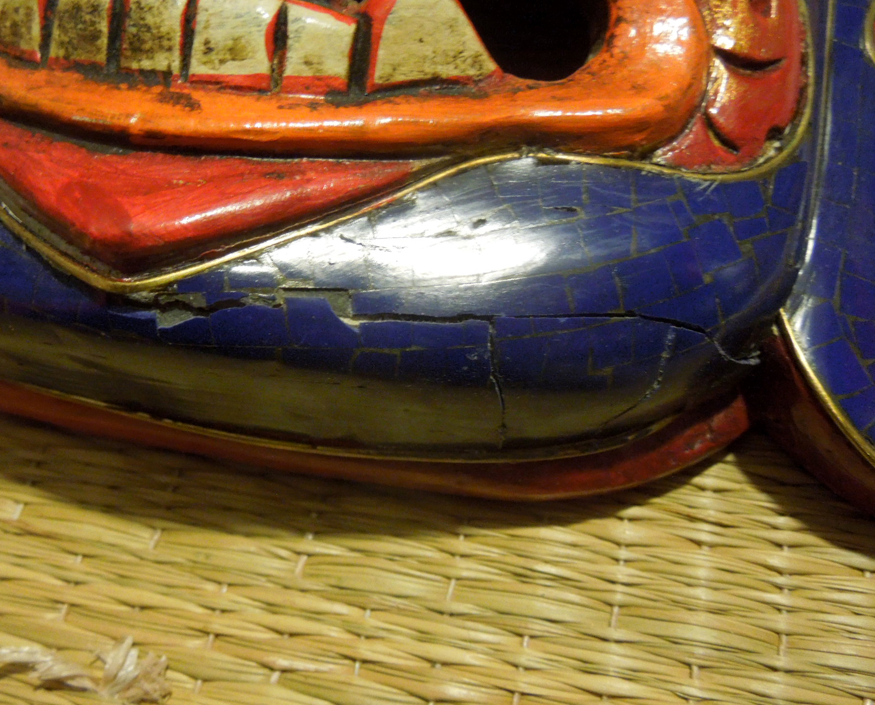 Bhairab - poškozená maska